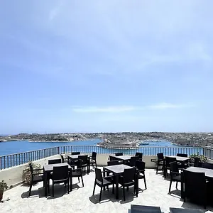 grand-harbour-hotel.hotelssaintjulians.com/
