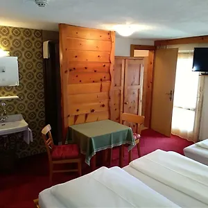 ** Hotel Garni Alpenrose Austria