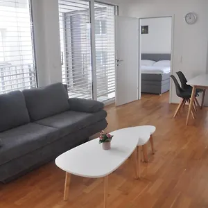 4 Beds And - Contactless Check-in Apartmán