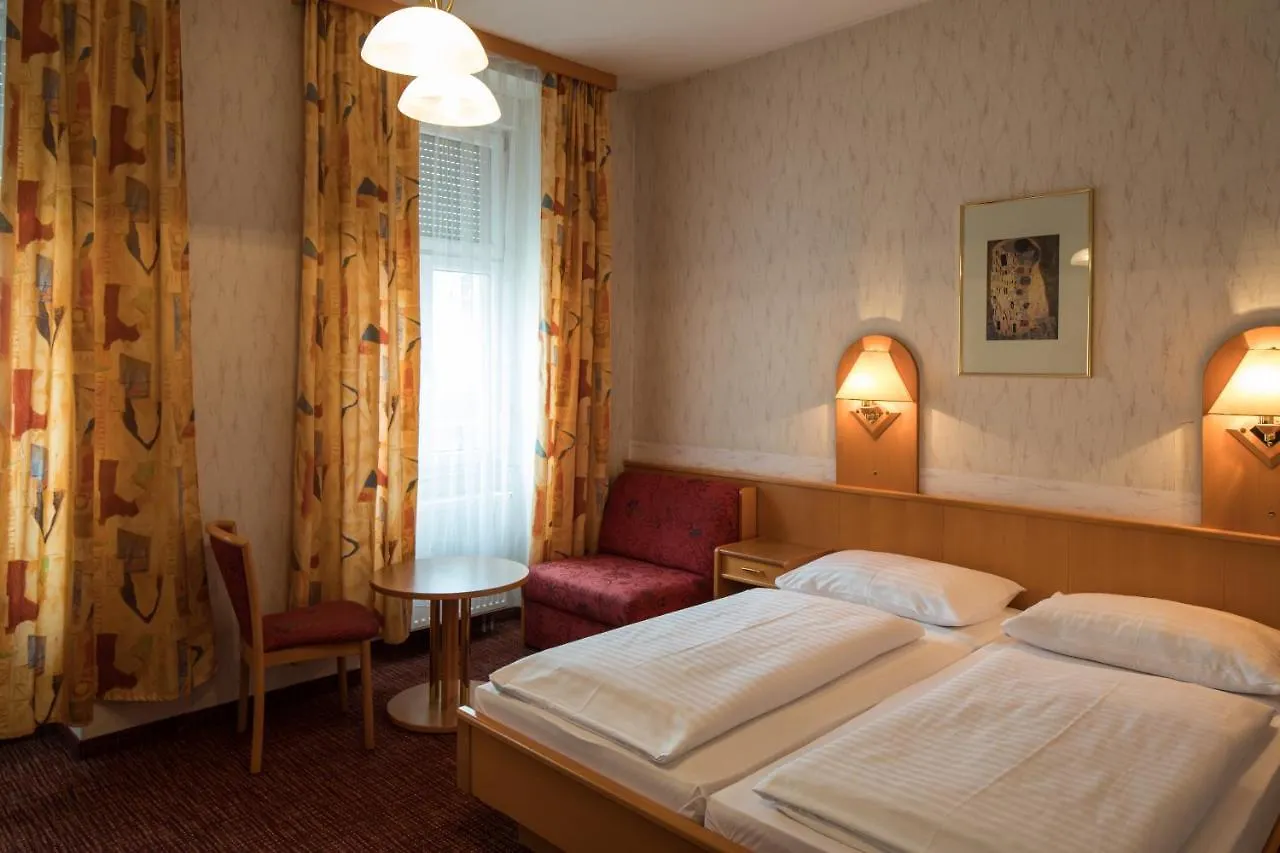 Hotel Admiral Vienne 3*,
