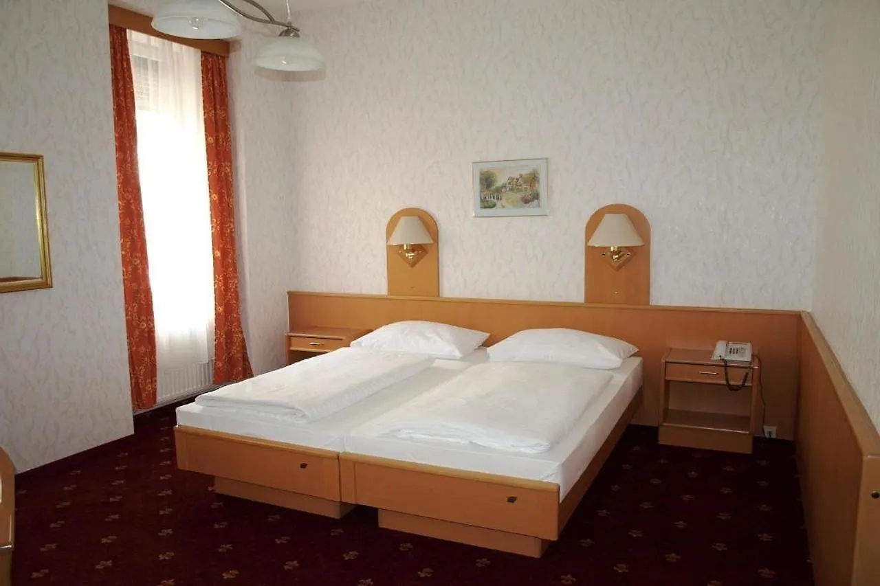 Hotel Admiral Vienne 3*,