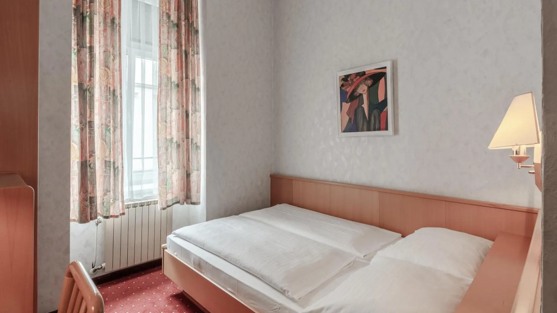 Hotel Admiral Vienne 3*,
