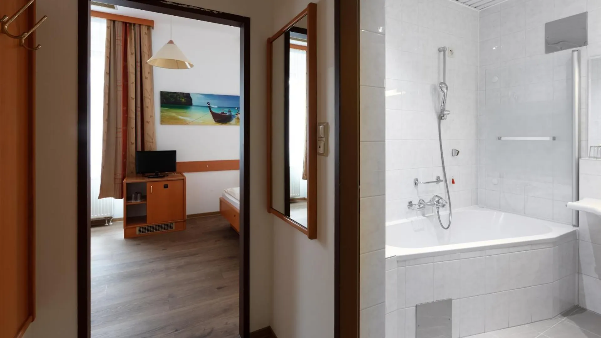 Hotel Admiral Vienne 3*,