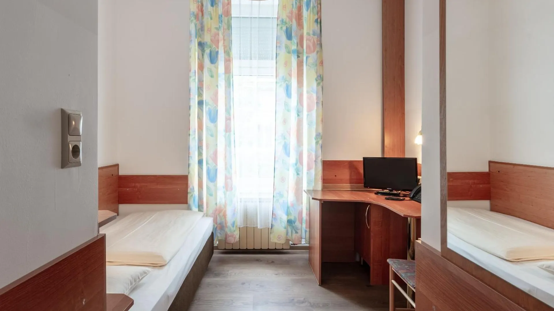 Hotel Admiral Vienne 3*,